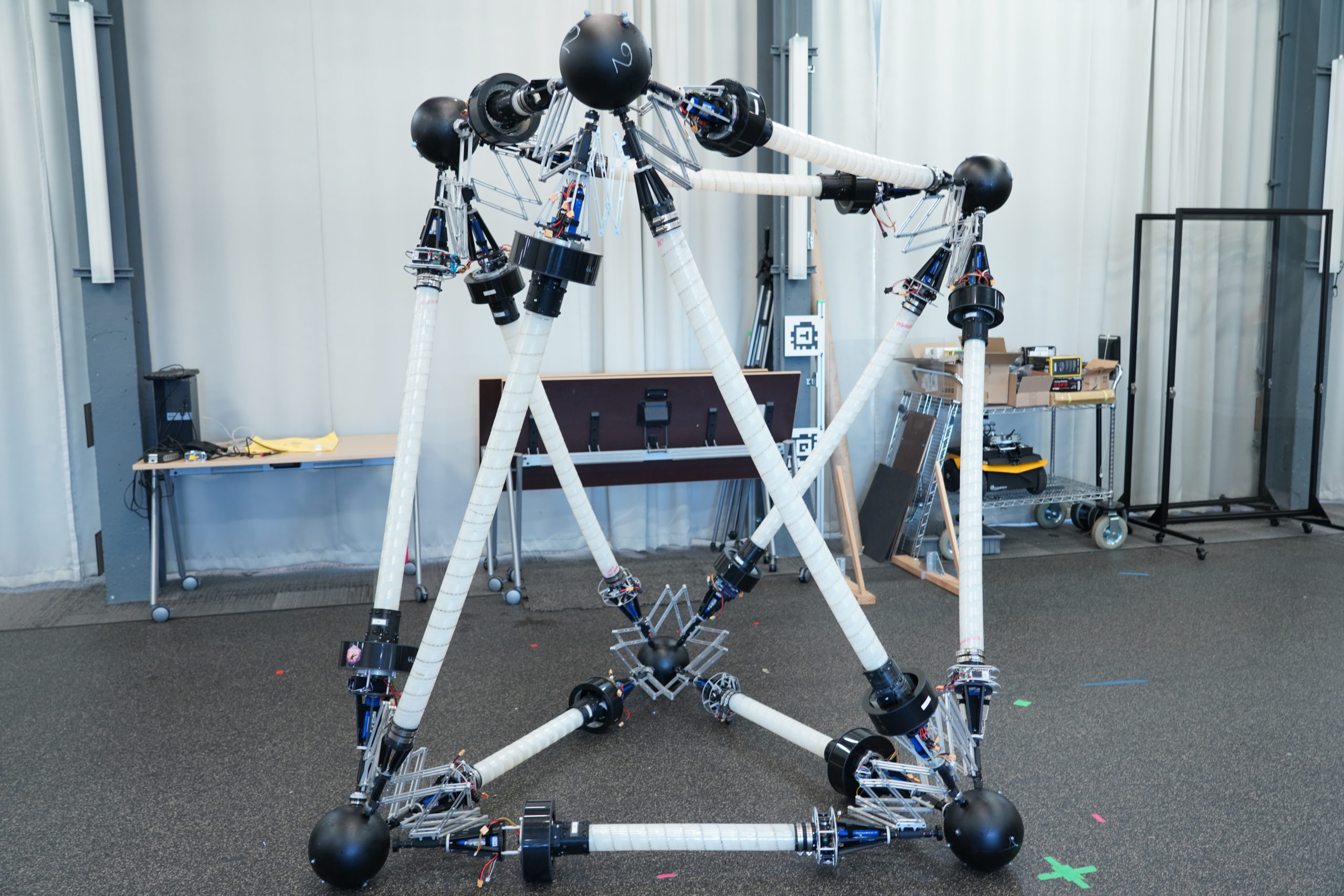 Variable Topology Trusses Robot